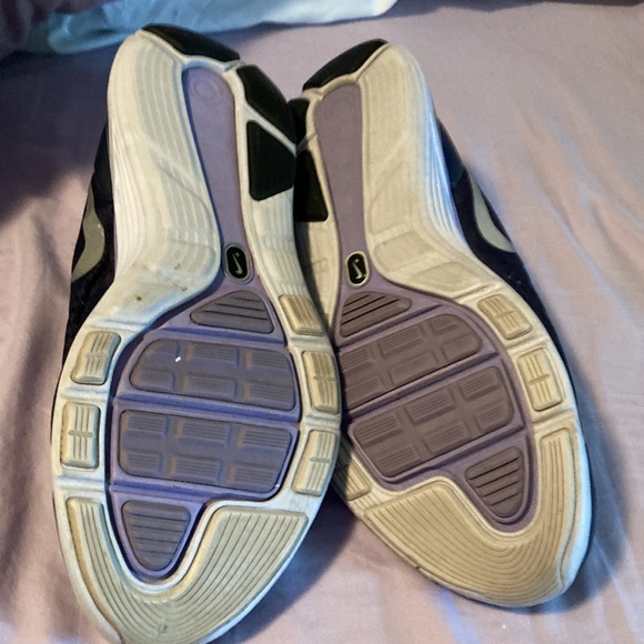 Nike lunarglide 4 size 10 woman’s. Wore a couple of times.In good condition. - Picture 3 of 4